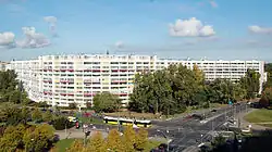 Photo couleur d'une barre d'immeuble