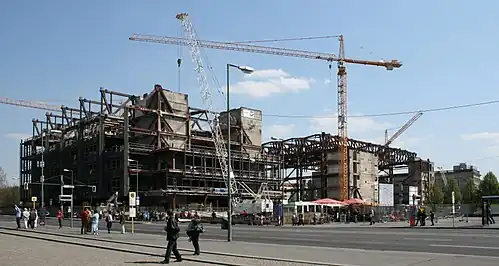 Déconstruction du Palais de la république en avril 2008.