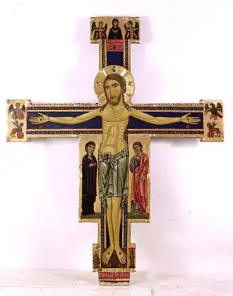 Crucifix italien du XIIIe&nbsp;siècle à la pinacothèque de Lucques, la Vierge est toujours à la droite de son Fils et saint Jean, l'apôtre préféré, à sa gauche. Les symboles des évangélistes sont de chaque côté du bras horizontal.