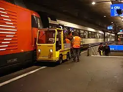 Véhicule électrique Klingler en gare.