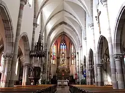 Vue intérieure de la nefvers le chœur.