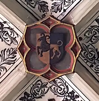photographie d'une partie de plafond peinte en couleurs : un blason comportant un bouqutin noir à l'avant jaune à l'arrière