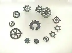 Berzée - cimetière gallo-romain des "Villers" - Fibules - Musée archéologique de Namur