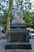 Statue de Victor Hugo.