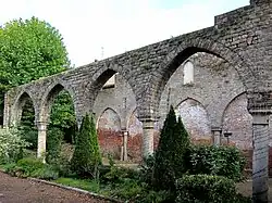 Photographie montrant les ruines des Récollets