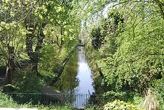 Une courte section du canal existe toujours dans le :parc Betts (en) dans le district d'Anerley