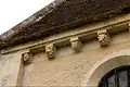 Modillons de l'église.