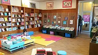 Bibliothèque du Jardin public, salle de lecture côté entrée