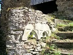 Baie Géminée, vestige de l'ancien château de la famille de Binos