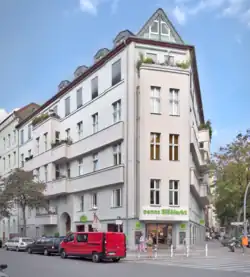 Photo de l'immeuble abritant le supermarché bio "Denns BioMarkt" à Berlin en 2022