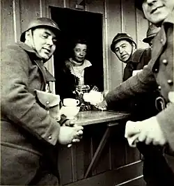 La seconde buvette de la mère Bizolon, Lyon (1939).