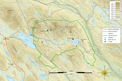 Carte topographique du parc, montrant un relief généralement compris entre 300 et 500 m d'altitude.