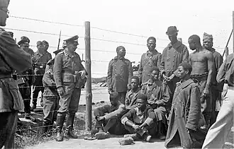 Tirailleurs africains prisonniers des Allemands en 1944.