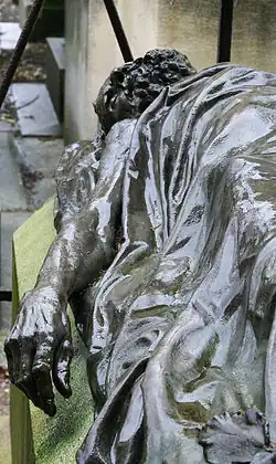Tombe d'Auguste Blanqui, Gisant réalisé par Jules Dalou
