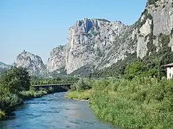 Le Sarca à Arco, peu avant son entrée dans le lac de Garde.