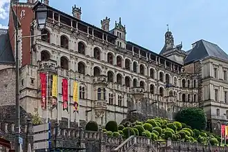 Château de Blois, aile François&nbsp;Ier, façade des Loges, place Victor-Hugo.