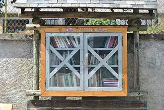 Une boîte à livres à Avezac-Prat-Lahitte (Hautes-Pyrénées)