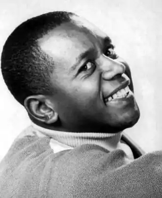 Flip Wilson premier Afro-Américain à remporter un Golden Globe en 1971 pour sa présentation du The Flip Wilson Show&nbsp;(en).