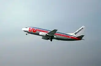Boeing 737-300 en livrée finale.