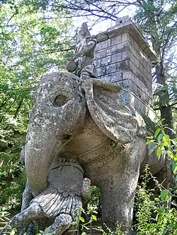 L'éléphant de Bomarzo (milieu du XVIe&nbsp;siècle).
