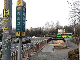 Une bouche d'accès en 2014.