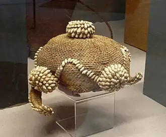 Bonnet de chef en raphia tressé orné de coquillages