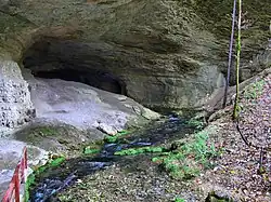 La grotte de la source de Plaisir-Fontaine.