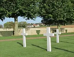 Vue du village depuis le cimetière américain.