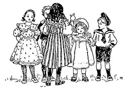 Quatre enfants alignés, une cinquième les désigne avec son doigt.