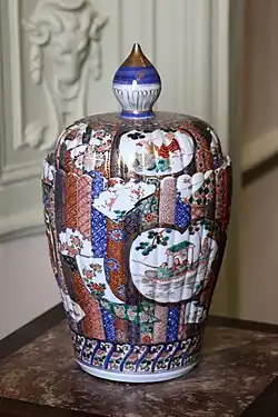 Vase à couvercle en porcelaine d'Imari (Japon, XVIIIe&nbsp;siècle).