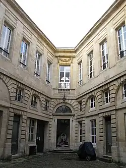 Cour intérieure.