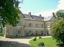 Le manoir Saint-Vincent, de la fin du XVIIIe&nbsp;siècle, réaménagé sous le Second Empire.