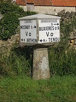 La borne Michelin au lieu-dit Les Thomasses à Mosnay en 2011.