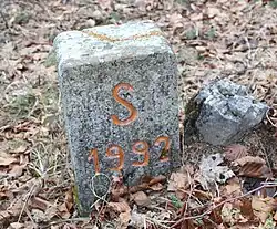 Ici la frontière fait un angle obtu côté suisse et aigu côté français.