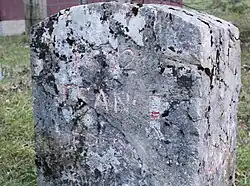 La borne N° 59 datée de 1632 qui marquait le seul passage de la frontière sur l'ancienne voie romaine près du hameau des Echampés.