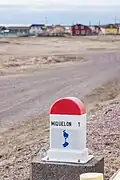 Borne kilométrique à Miquelon.