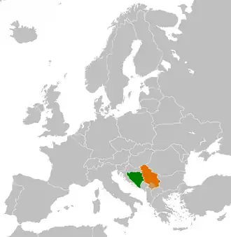 Localisation de la Serbie (orange), Kosovo (orange clair) et Bosnie-Herzégovine (vert).