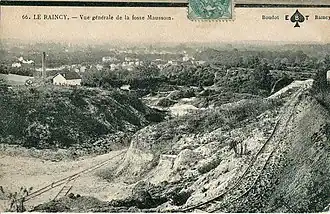 La Fosse Maussoin était une importante carrière de gypse, permettant de produire du plâtre. La production de l'usine était transportée jusqu'au Canal de l'Ourcq par un chemin de fer industriel à voie étroite, la voie Schaeffer, puis par la Ligne des Coquetiers.
