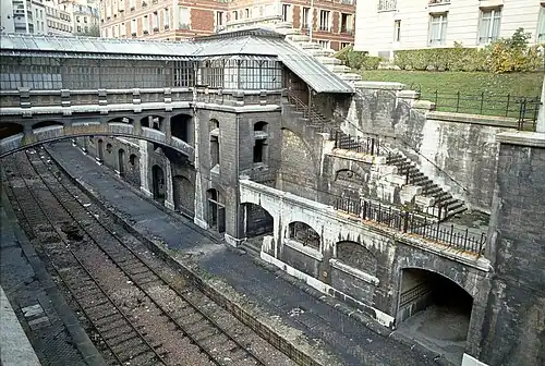 La gare en 1982 avant les travaux du RER C.
