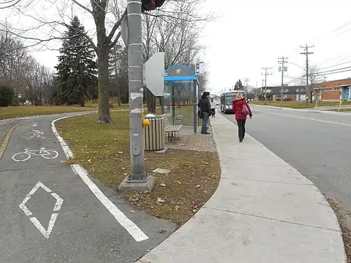 Description de l'image Boulevard Hymus - avenue Winthrop 03.JPG.