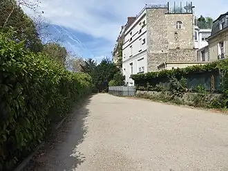 Espace privatif sur la couverture de la ligne en bordure du boulevard de l'Amiral-Bruix.