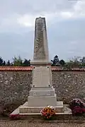 Monument aux morts, le cimetière.