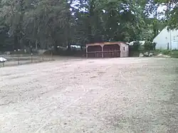 Boulodrome communal et public pour jeux de boules de type Pétanque au Lac du Bel Air de Priziac