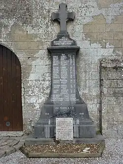 Le monument aux morts.