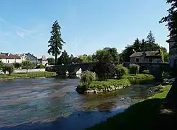 La Dronne et le vieux pont.