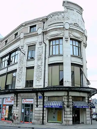 illustration de Aux Dames de France