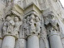 Détail de chapiteau de l'église.