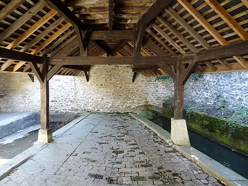 Lavoir double sur le ruisseau d'Hérouval
