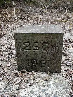 Mine Saint-Antoine : la borne profondeur 1&nbsp;250&nbsp;mètres, arrêtée en 1961.