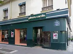 Angle de l'avenue de Marigny et de la rue du Faubourg-Saint-Honoré (8e arrondissement de Paris).